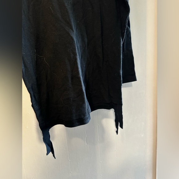 2010s Long Sleeve Thermal with straps at bottom - Picture 5 of 7